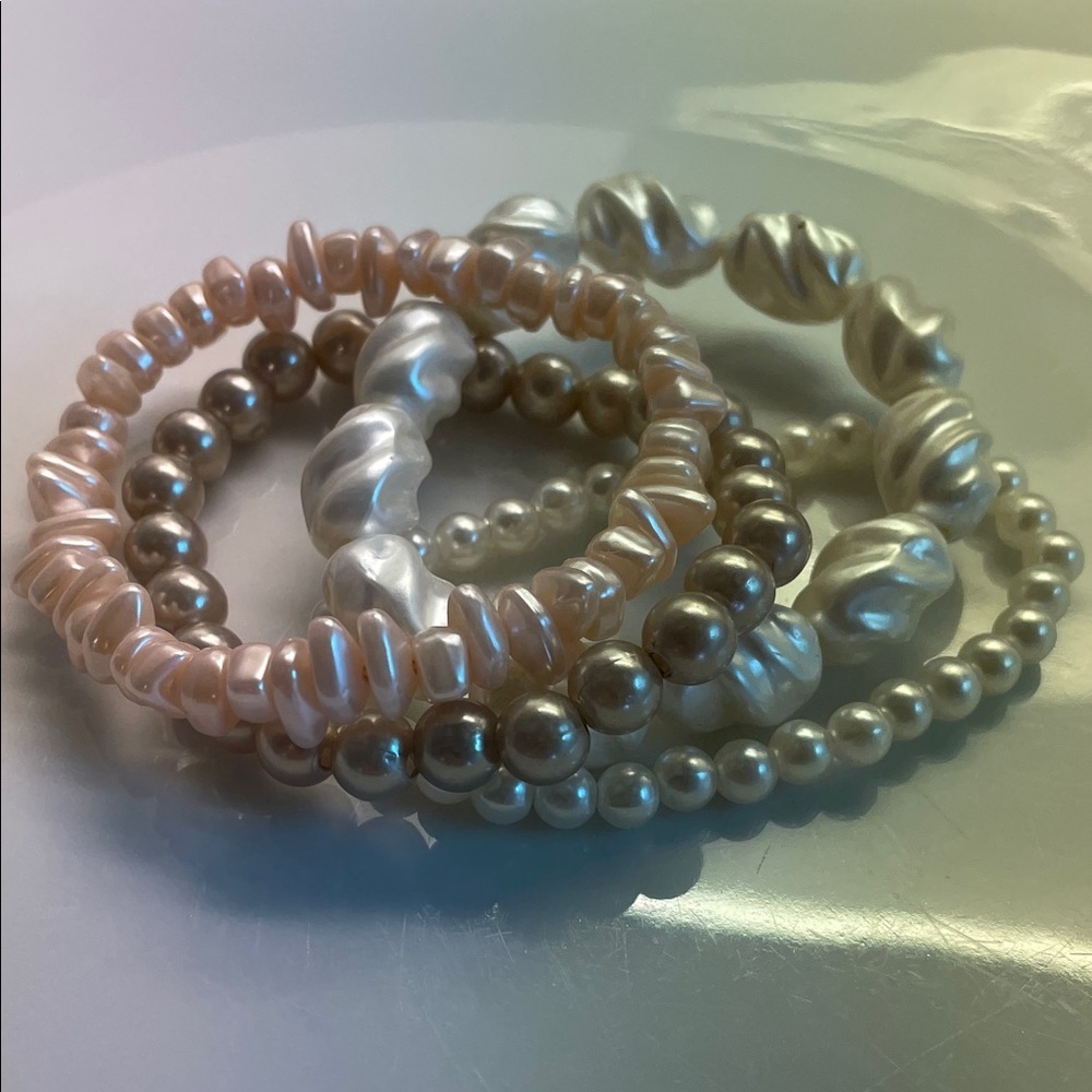 Lovely  Pearl Bracelet Set